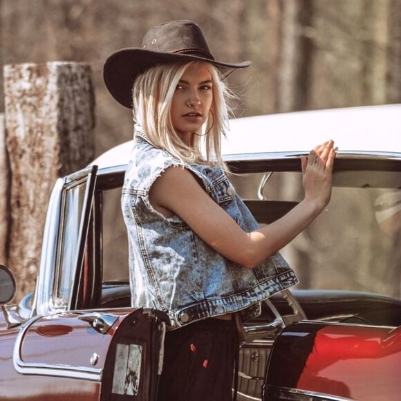 POL Stars & Stripes Distressed Denim Vest - Picture 10 of 14